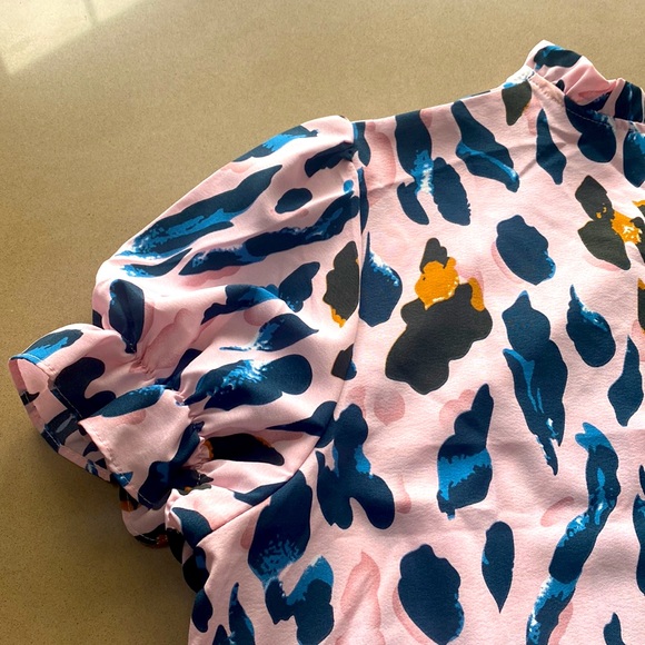 Pastel pink animal print blouse with short puff sleeves. - Picture 3 of 3